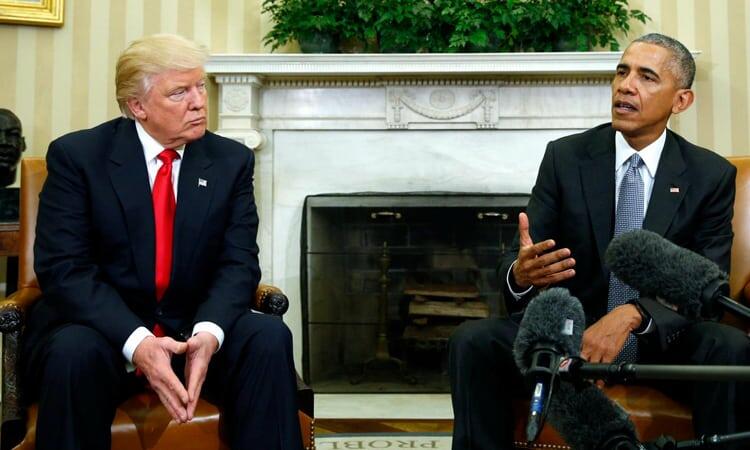 Tổng thống Mỹ Donald Trump và người tiền nhiệm Barack Obama tại Nhà Trắng hồi tháng 11/2016. Ảnh: Reuters.