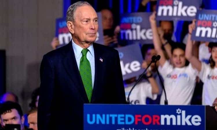 Tỷ phú truyền thông Michael Bloomberg phát biểu tại cuộc mít tinh ở Miami, Florida, Mỹ, ngày 26/1. Ảnh: Reuters.