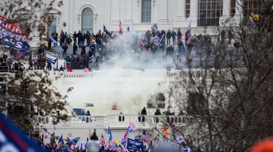 Cảnh tượng hỗn loạn tại tòa nhà Quốc hội Mỹ vào ngày 6-1