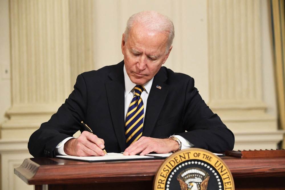 Ông Biden hủy bỏ lệnh cấm nhập cảnh dưới thời Trump