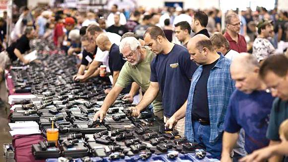 65% người Mỹ ủng hộ việc thắt chặt luật kiểm soát súng đạn