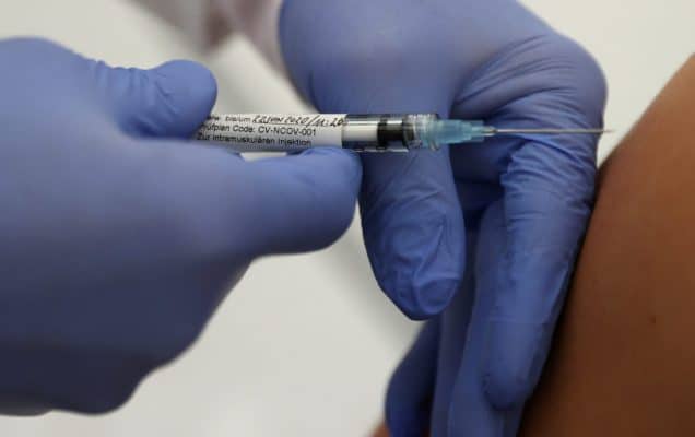 Nhiều người Mỹ bị tiêm nhầm nước muối sinh lý thay vì vaccine COVID-19