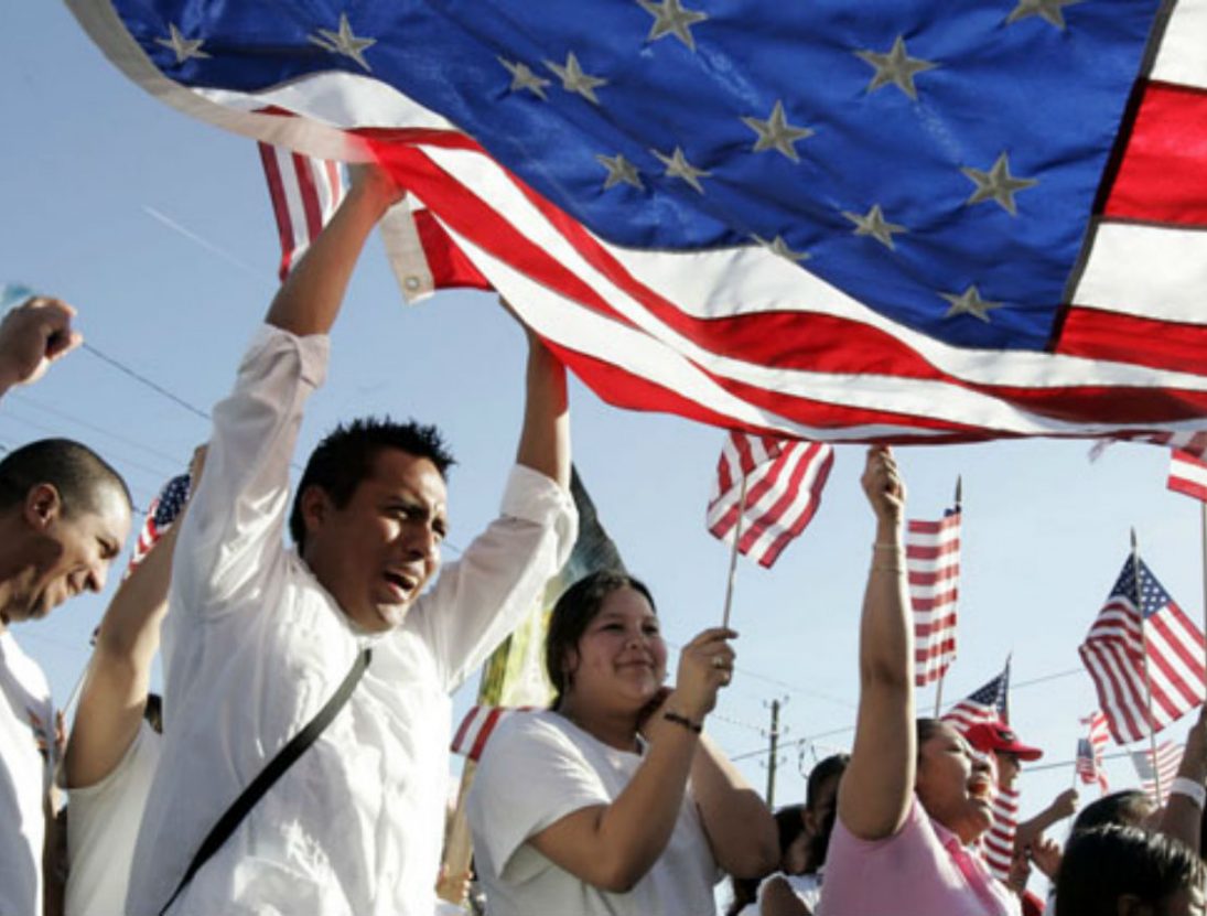 Người sở hữu visa định cư sau một thời gian có thể nộp đơn xin quốc tịch Mỹ