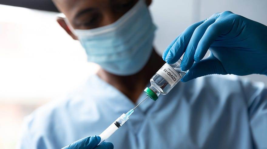 Mỹ dừng tiêm vaccine COVID-19 của J & J vì chứng máu đông hiếm gặp