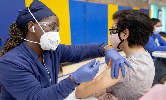 Sợ hãi trước biến thể Delta, người dân Mỹ chạy đua tiêm vaccine