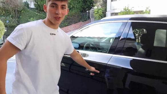 ‘Đứa trẻ giàu nhất nước Mỹ’ sở hữu bộ sưu tập xe hàng triệu USD khi mới 15 tuổi - Ảnh 2.