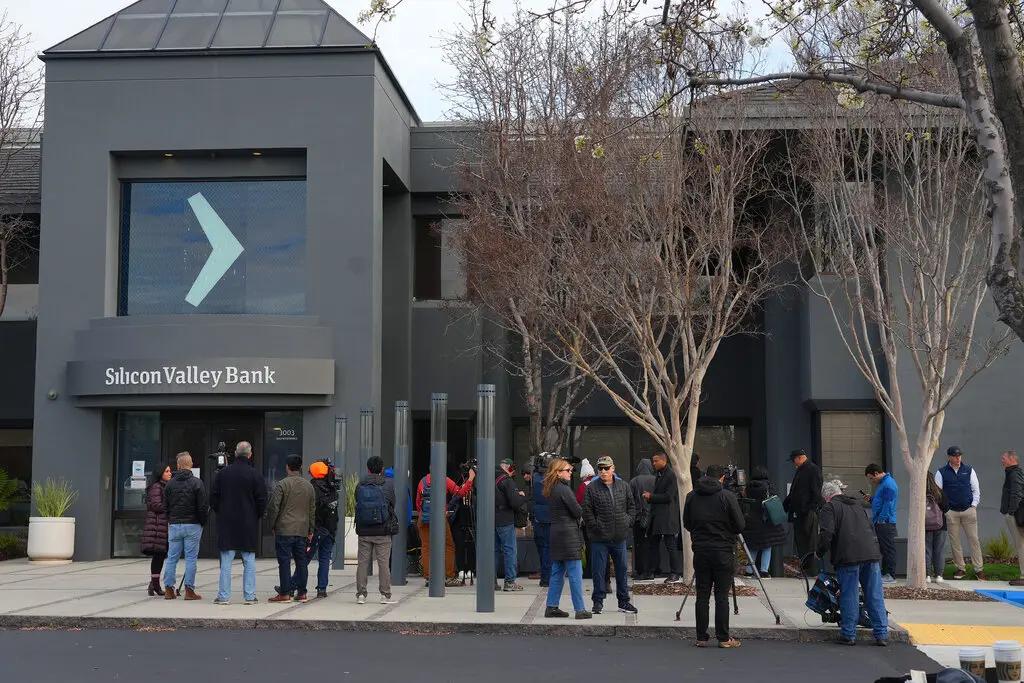 Tại sao ngân hàng Silicon Valley (SVB) bị phá sản?
