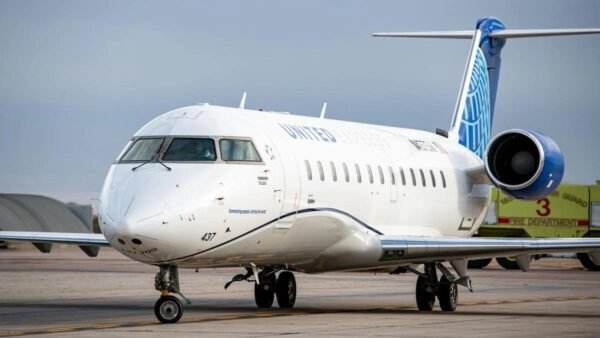 Mỹ: Máy bay delay 2 tiếng vì tiếp viên... cãi nhau