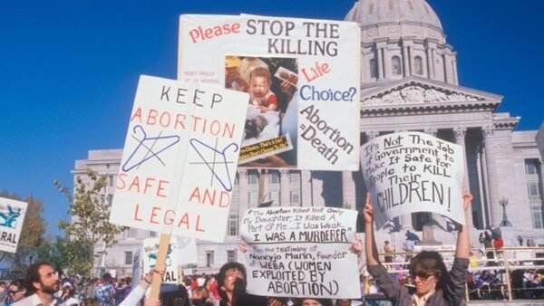 Mỹ: Thống đốc Florida ký lệnh cấm phá thai sau 6 tuần