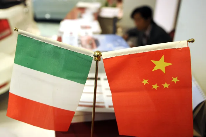 Mục đích Trung Quốc phái nhà ngoại giao cấp cao đến Ý là gì?