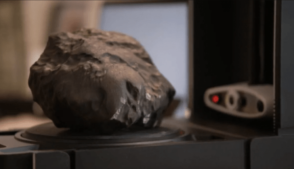 "Báu vật" hơn 5 tỷ đồng rơi xuống từ trên trời