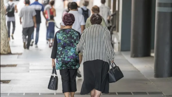 Úc đối mặt với cơn bão về phân biệt tuổi tác